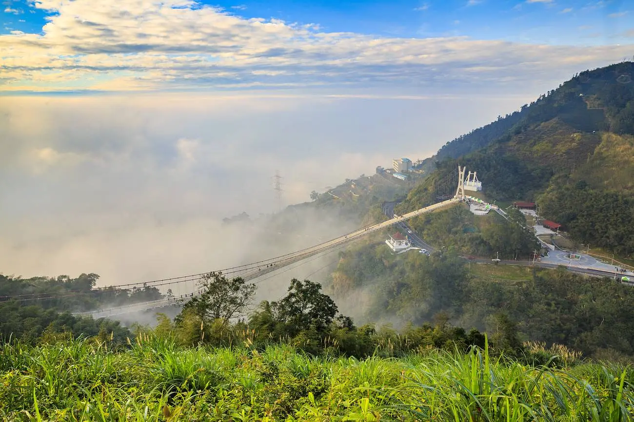 Taiping Bridge boven de Sanyuan Rainbow-waterval