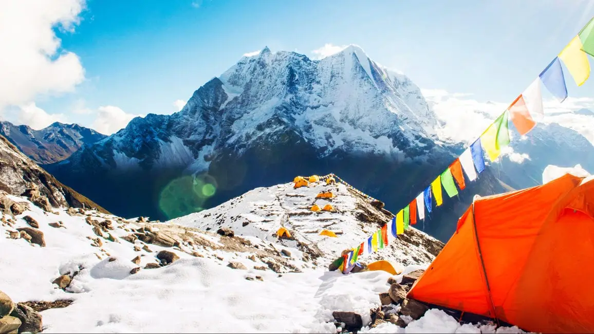 Everest_shutterstock_header