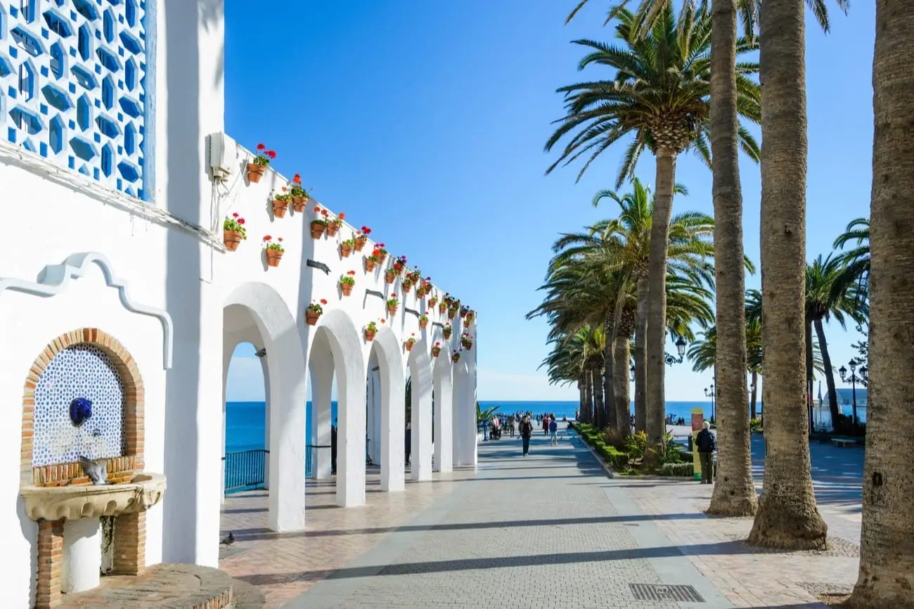 Nerja-Spanje-Shutterstock2