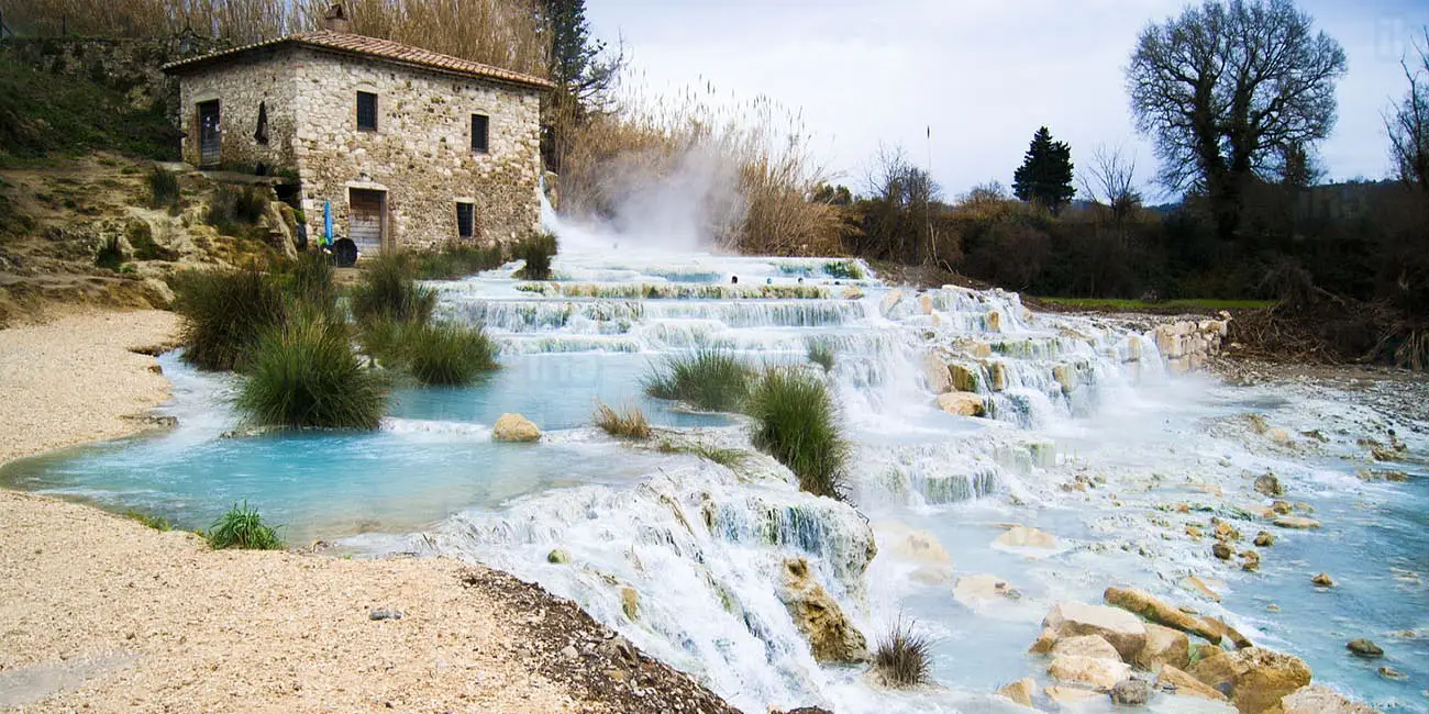 Natuurlijke warmwaterbronnen van Cascate del Mulino