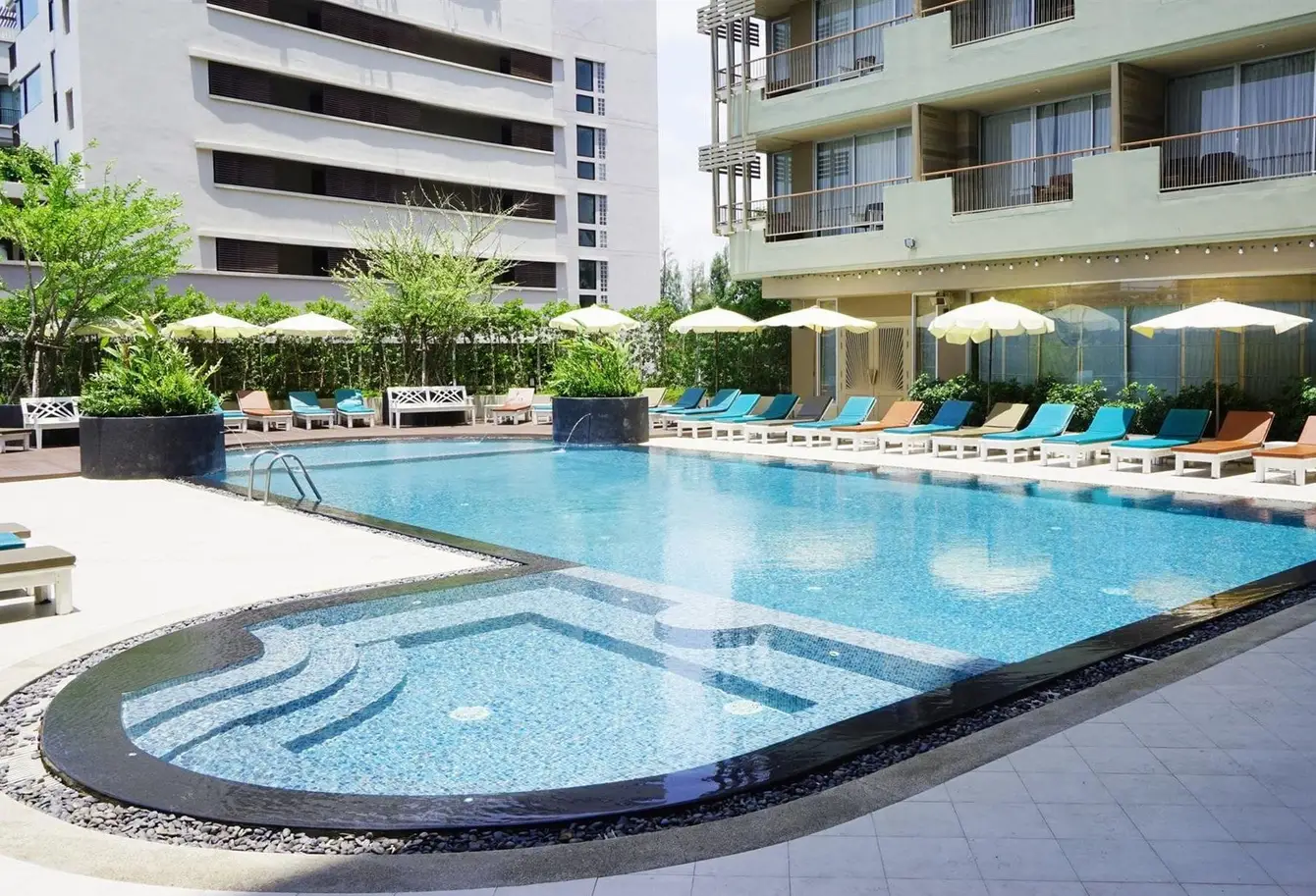 Long-Beach-Hotel-Cha-Am-Thailand1
