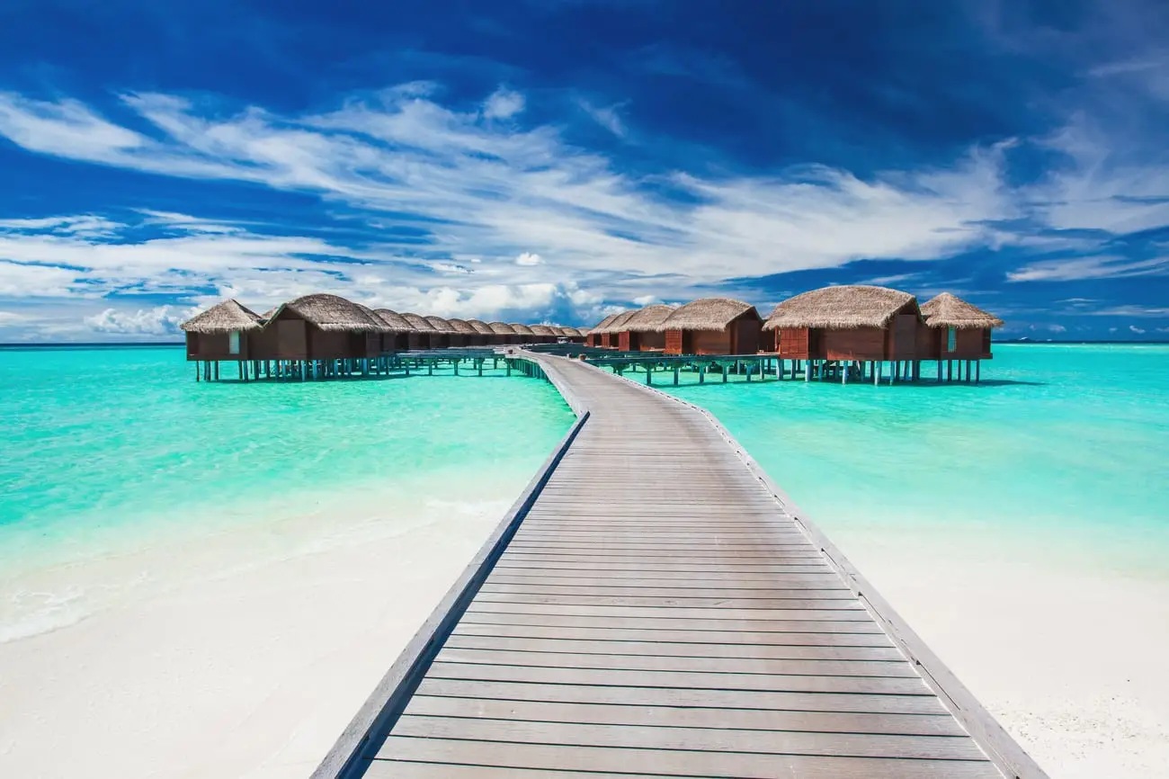 shutterstock overwater bungalow Luxe overwater bungalow met terras