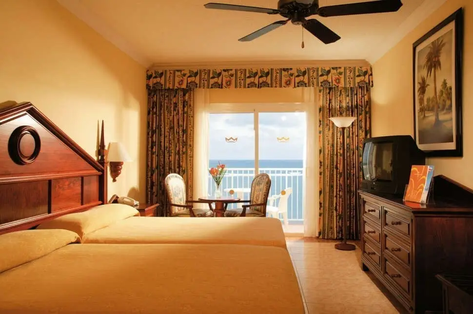 Hotel-riu-ocho-rios-steer-town-jamaica-2