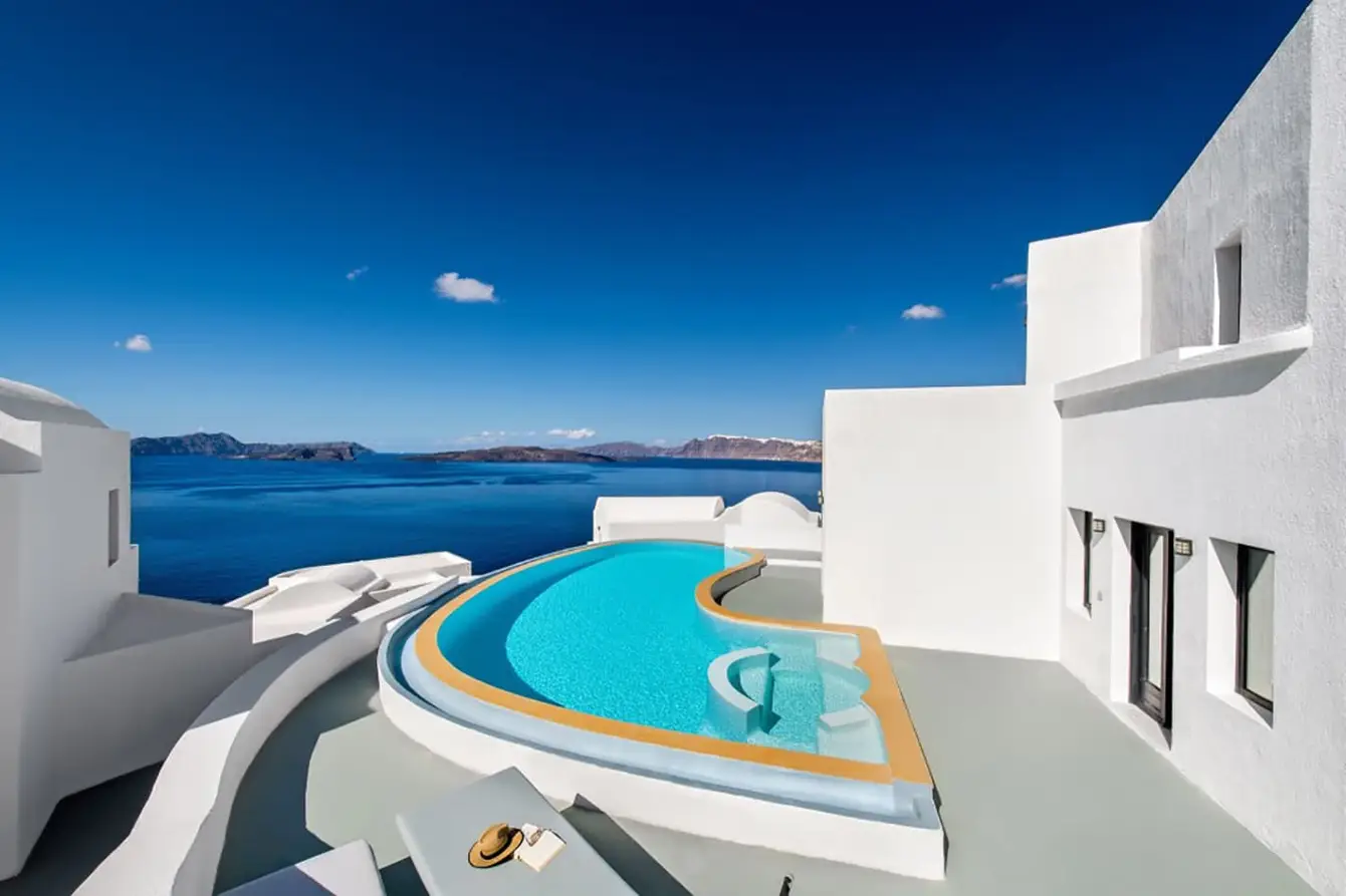 Ambassador-Aegean-Luxury-Hotel-Suites-Santorini-Griekenland1