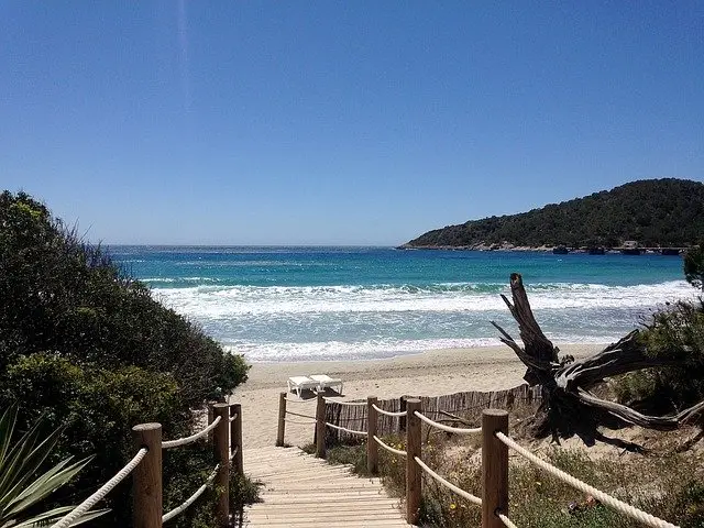 Beach-1184592_640
