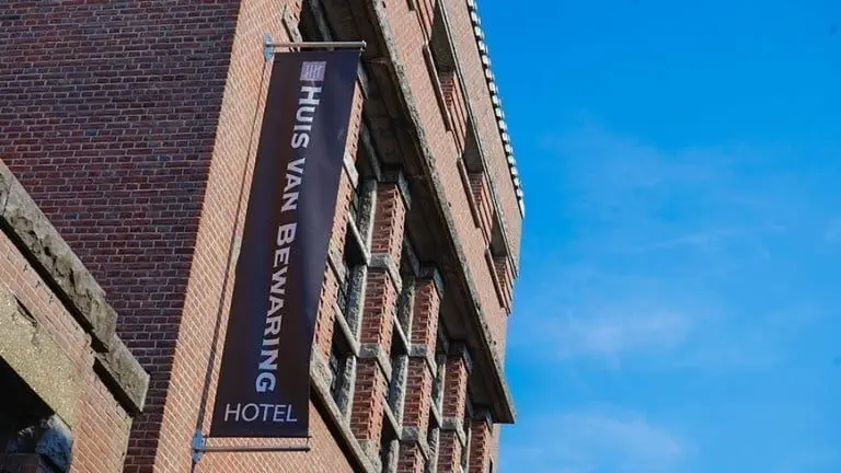 Huis-van-bewaring-hotel-Almelo-Nederland1