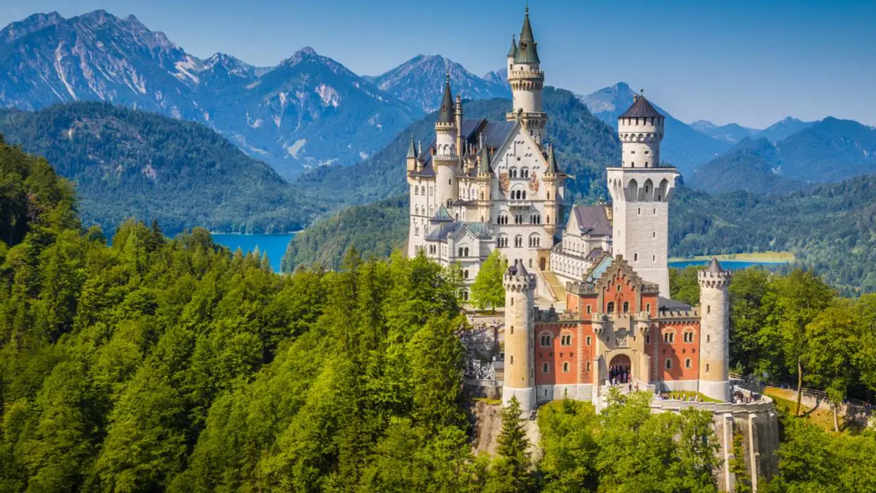 Slot-Neuschwanstein-shutterstock