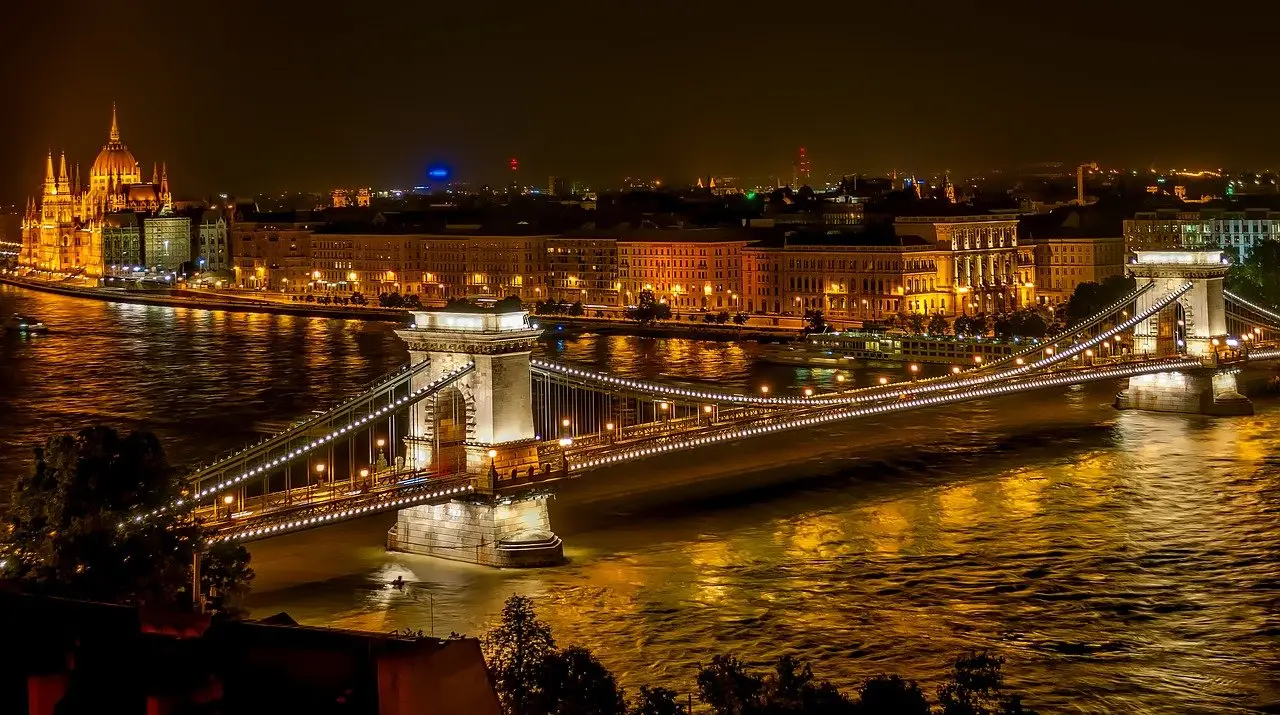 Szechenyi-chain-bridge-1758196_1280