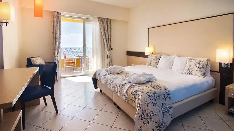 Grand Avalon Sikani