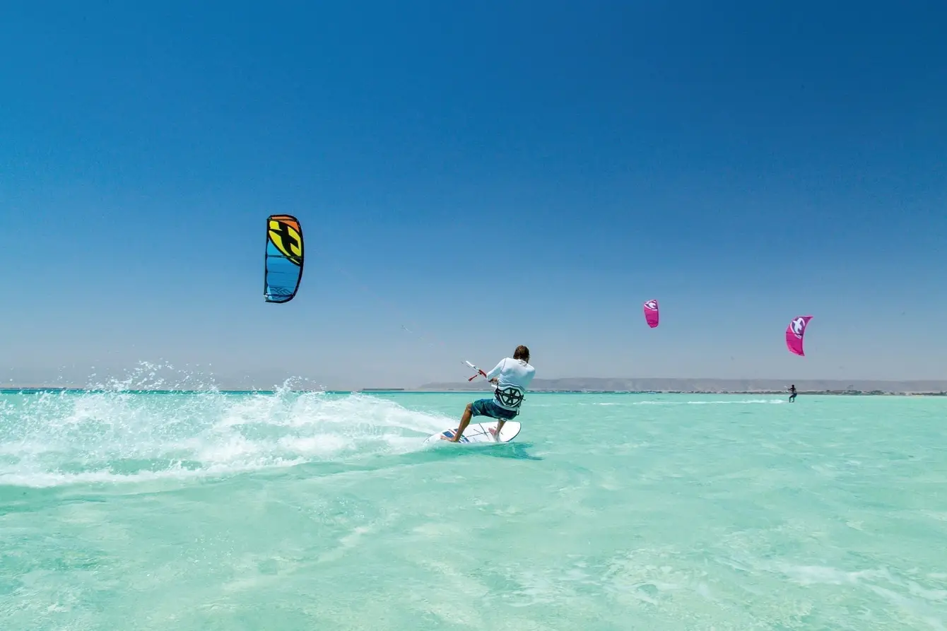 Kite-surfing-3857693_1920