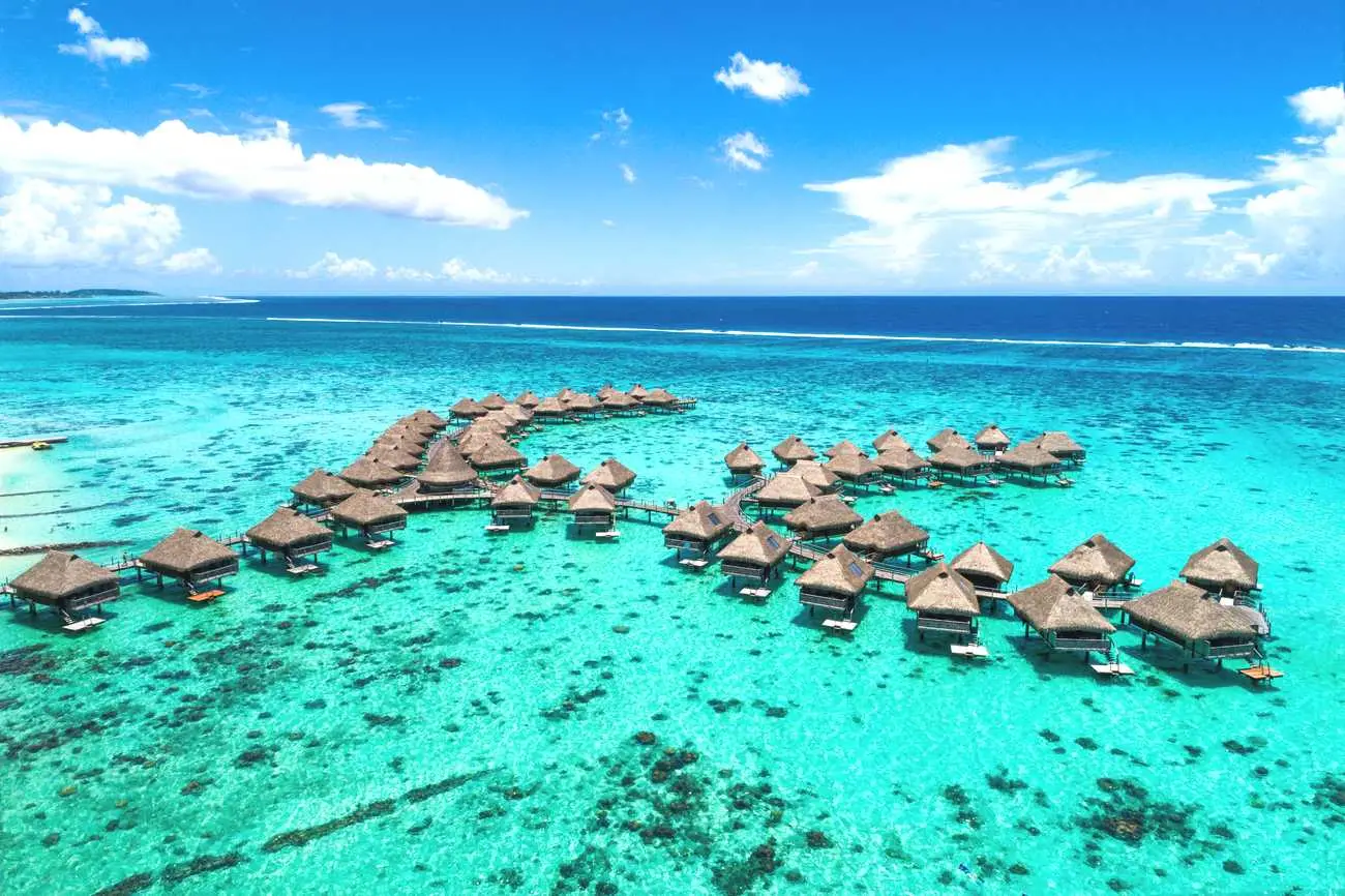 Waterbungalow met glazen vloer