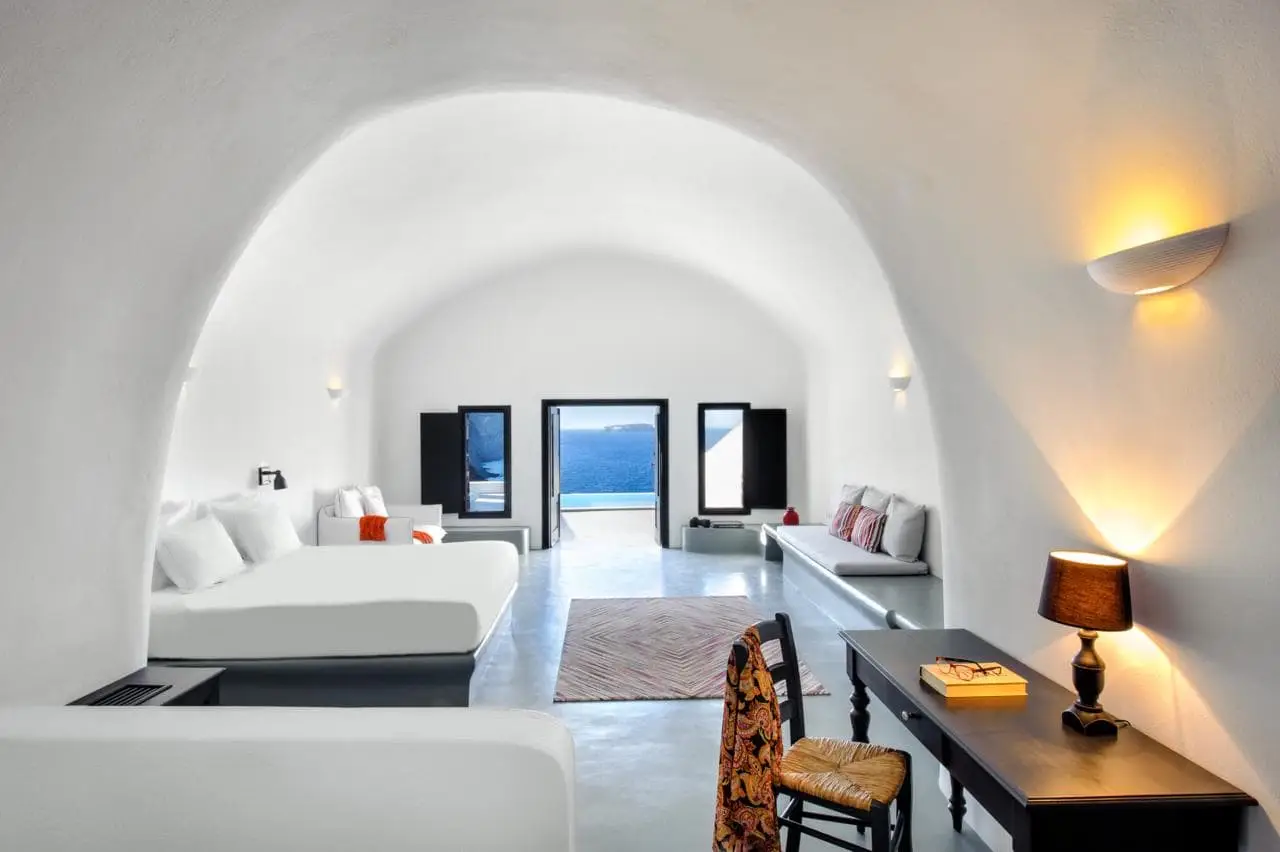 Ambassador-Aegean-Luxury-Hotel-Suites-Santorini-Griekenland4
