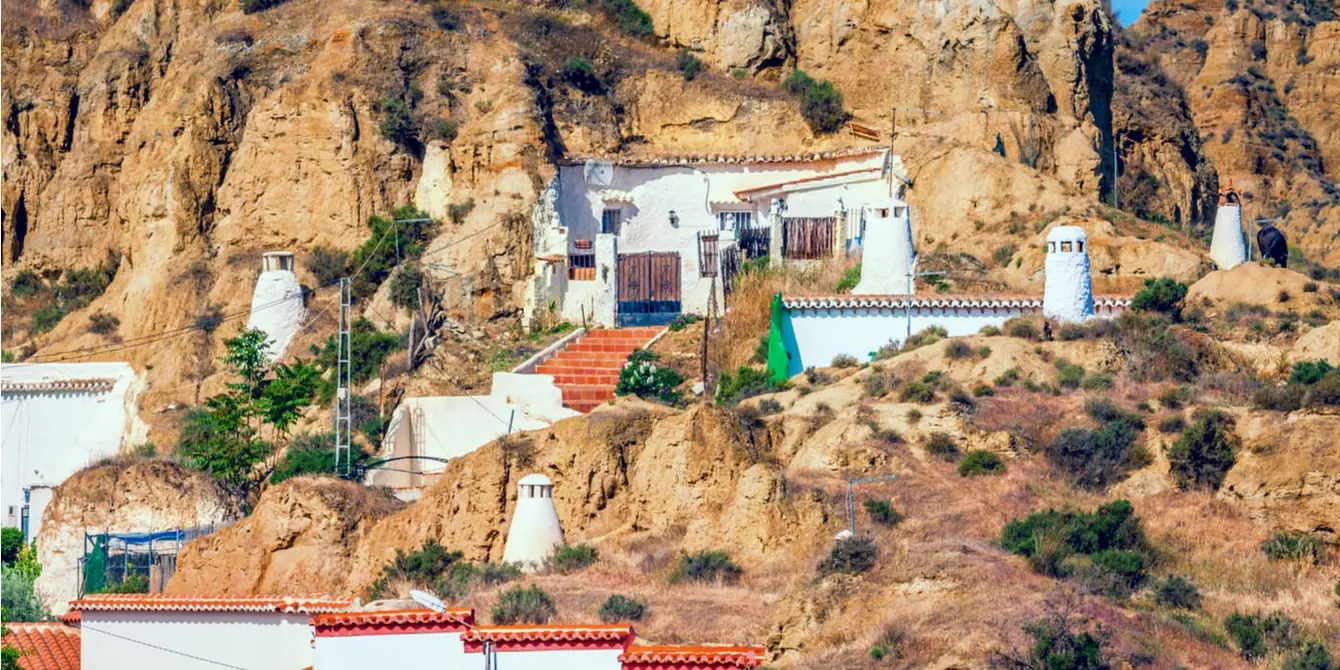 Witte grotwoningen in Guadix Spanje