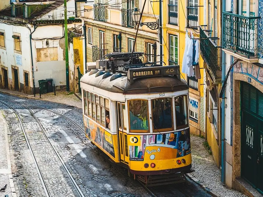 Tram-5621647_1280