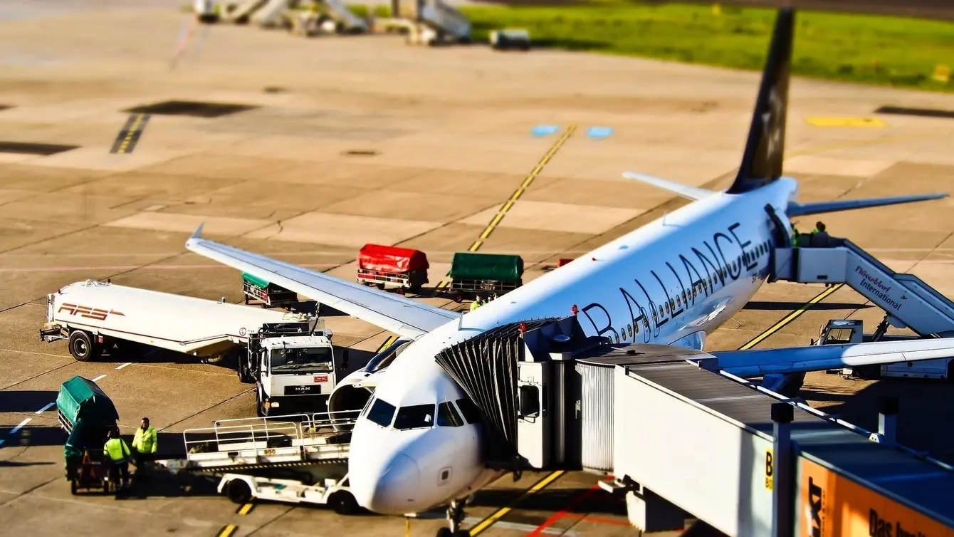 Airport-1105980_1920