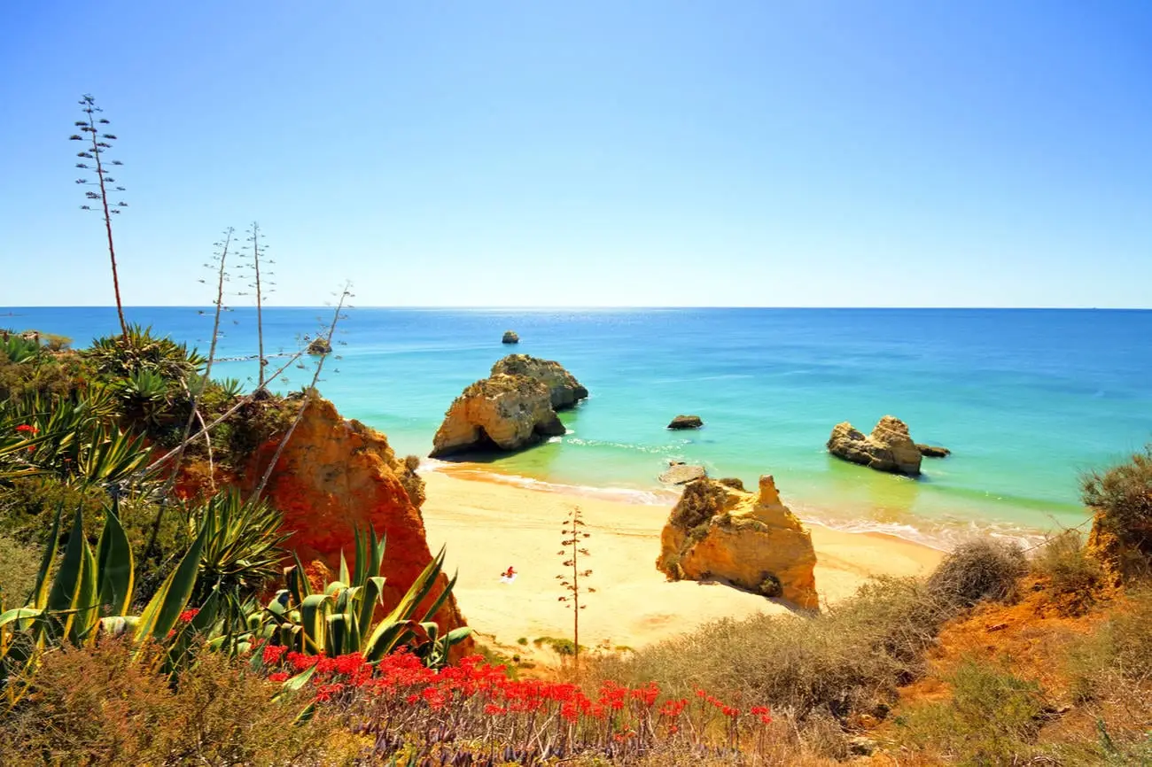 Praia_da_rocha_shutterstock2