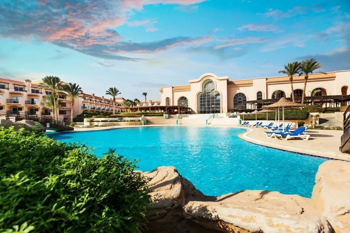 Pyramisa-Beach-Resort-Sahl-Hasheesh-Egypte1