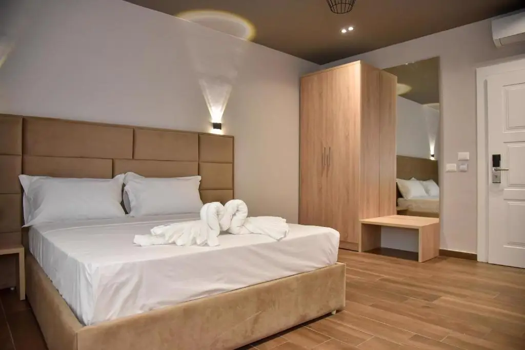 Hotel Lubjana Dürres Albanië terras en strand