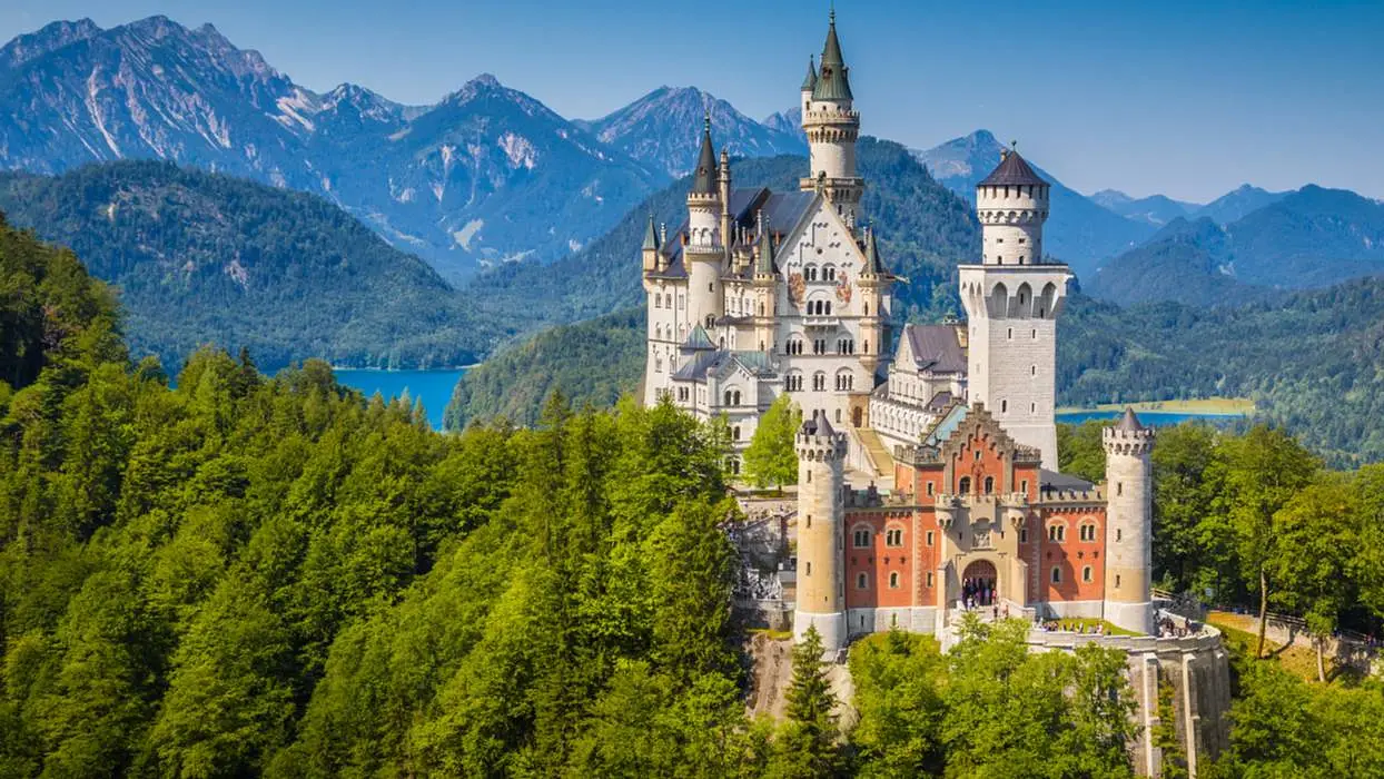 Slot-Neuschwanstein-shutterstock