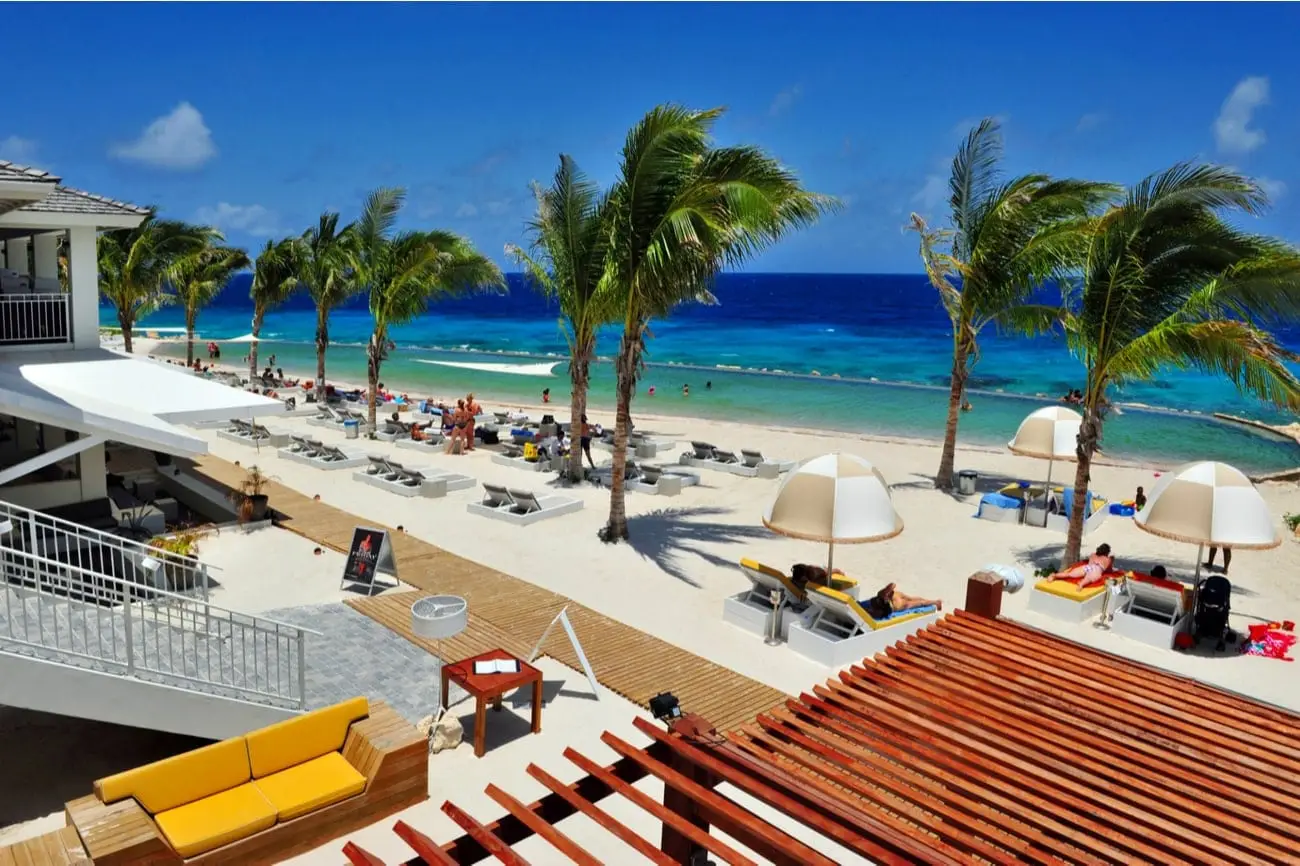 Papagayo-Beach-Resort-Curacao1