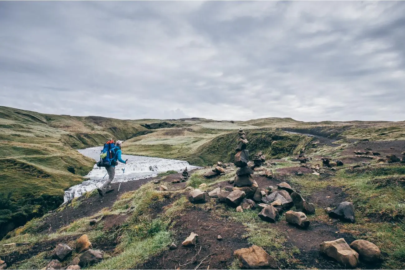 Vulkanisch landschap in IJsland met bergen