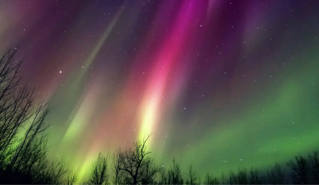 noorderlicht canada shutterstock 1 1024x595