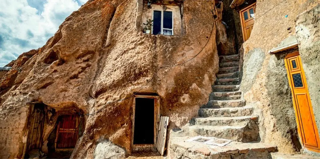 Kegelvormige grotwoningen in Kandovan Iran