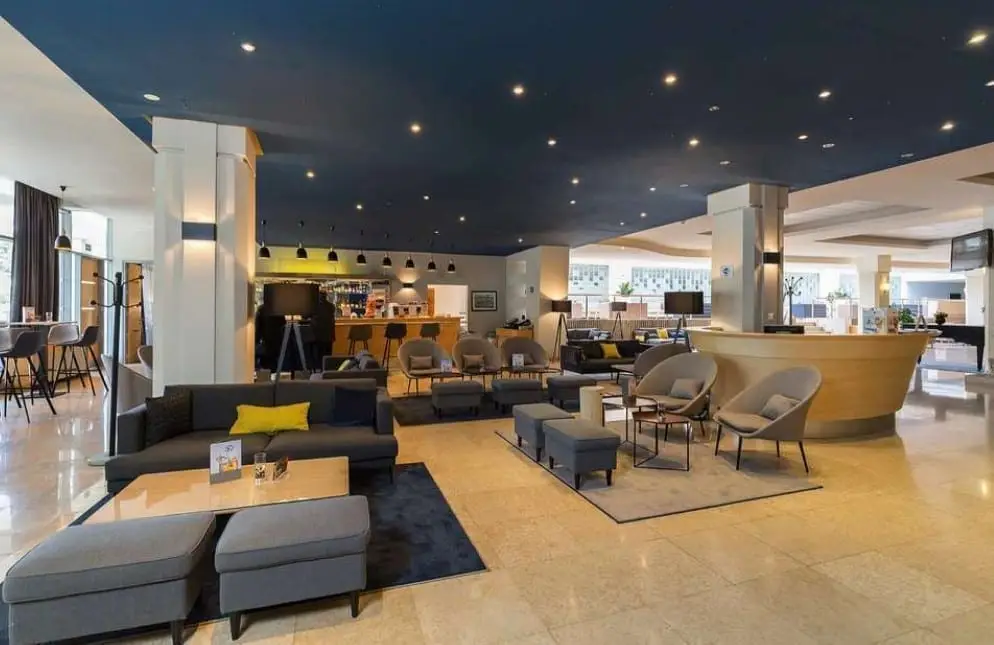 Lobby-porec