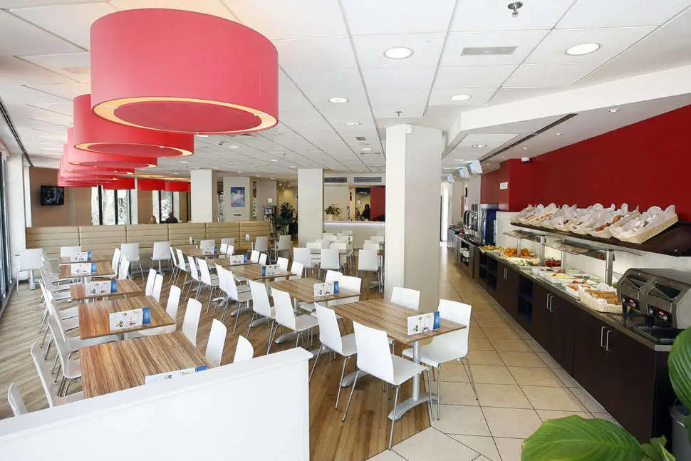 Travelodge-barcelona-poblenou-barcelona-3