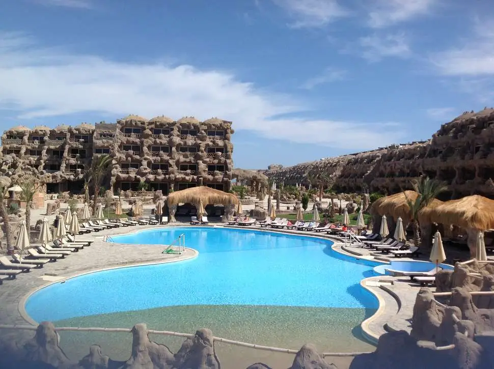Caves-Beach-Resort-VD4