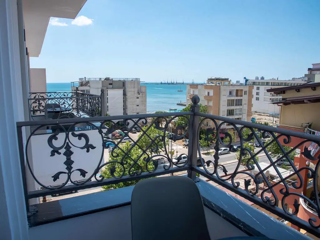 Hotel Lubjana Dürres Albanië exterieur