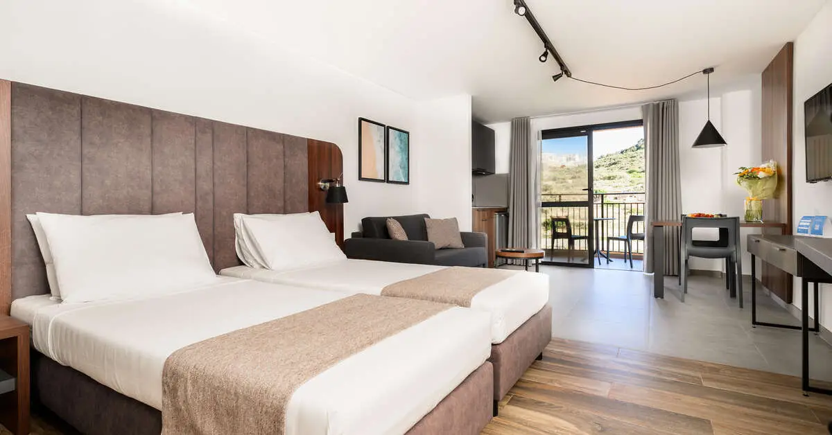 Luna Holiday Complex Mellieha Malta zwembad en dakteras