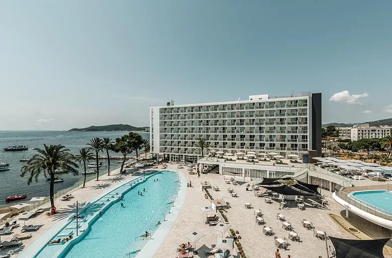 The-Ibiza-TwIIns1
