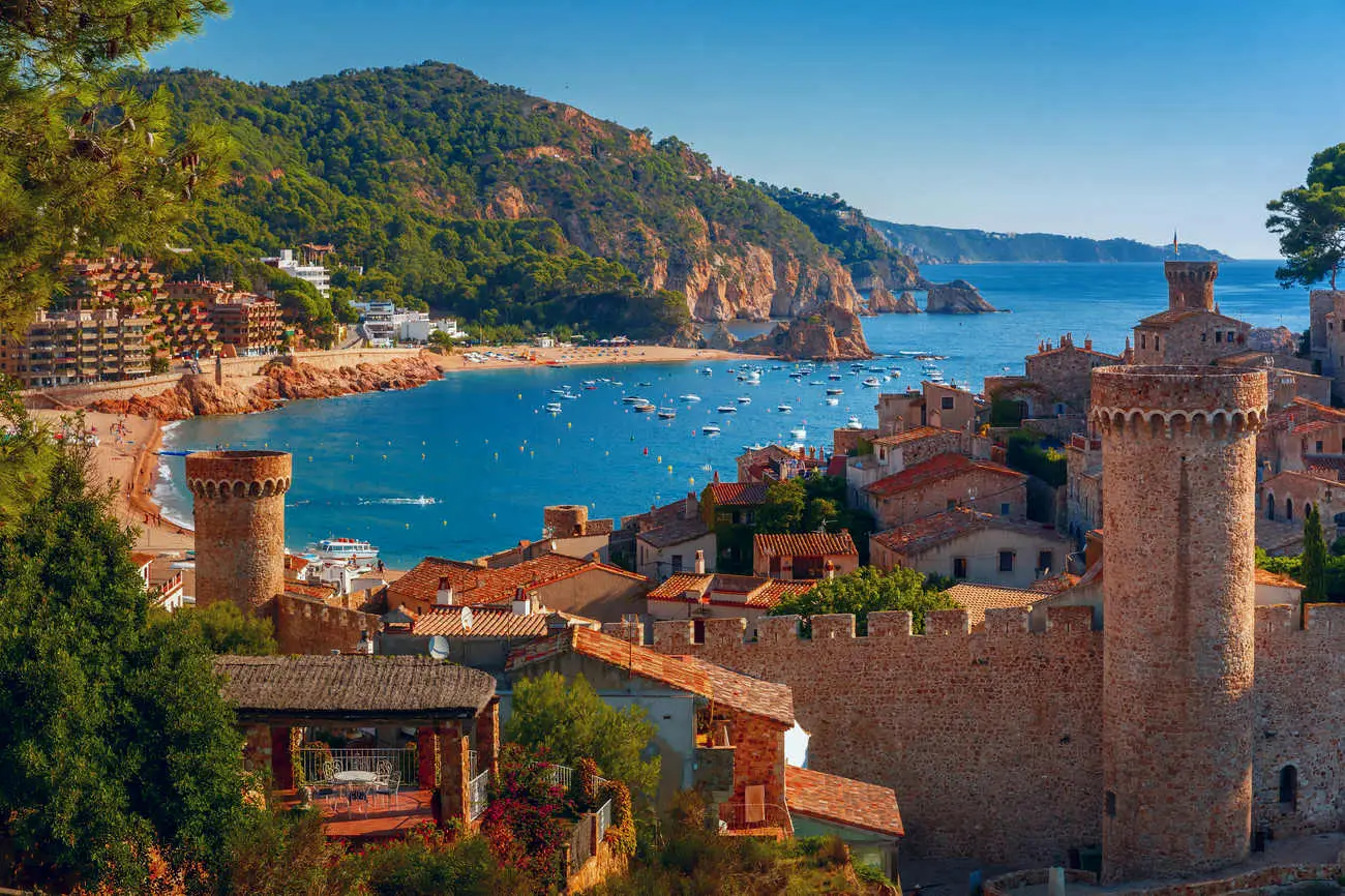 Tossa-de-mar_spanje_shutterstock