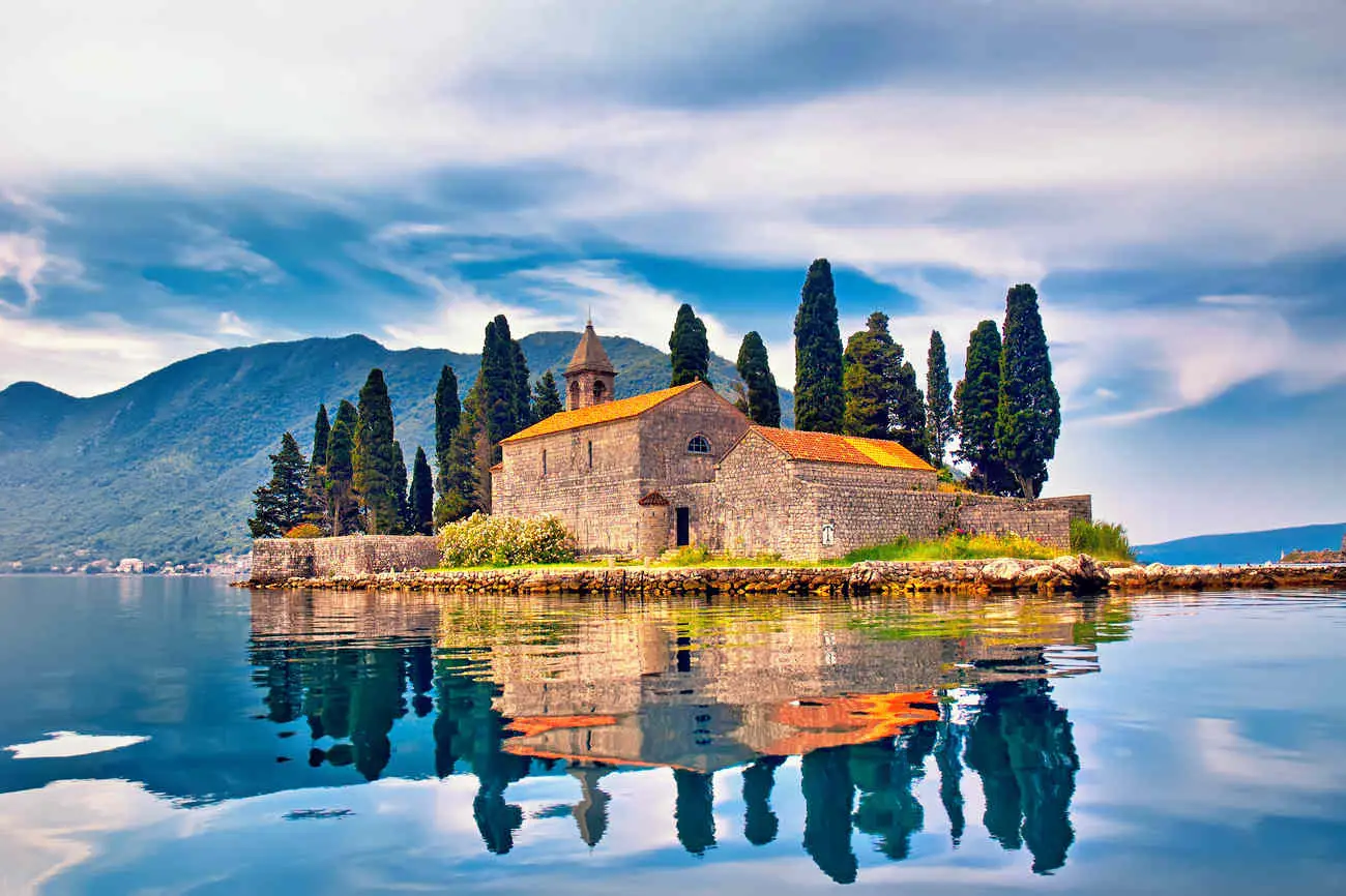 Montenegro_bijela_shutterstock2