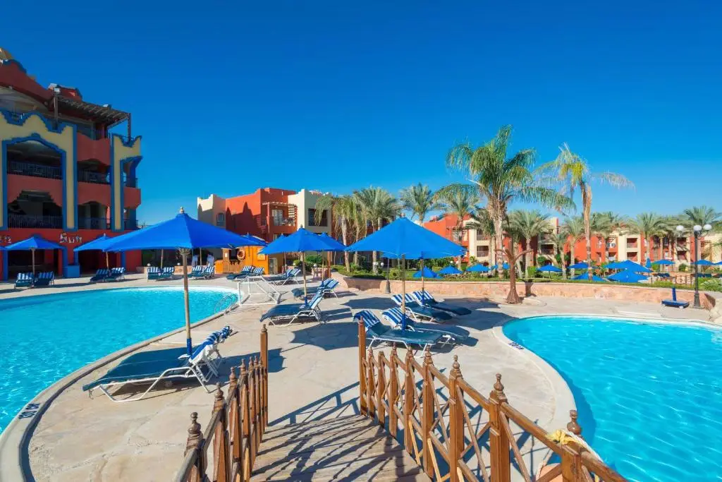 Hotel-Aurora-Bay-Resort-PV1