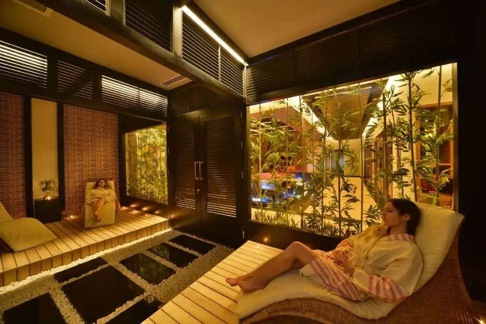 Elite-Luxury-Suite-Spa-9