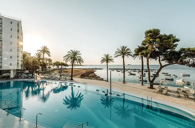 The-Ibiza-TwIIns2