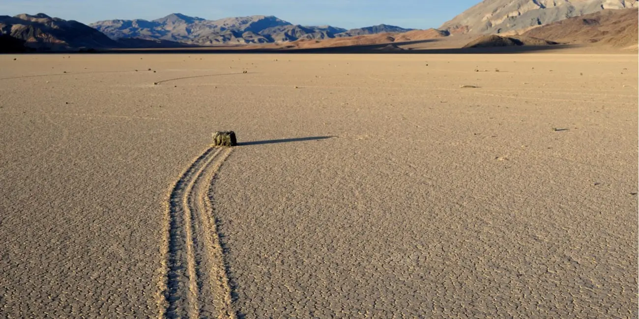 sailing stones