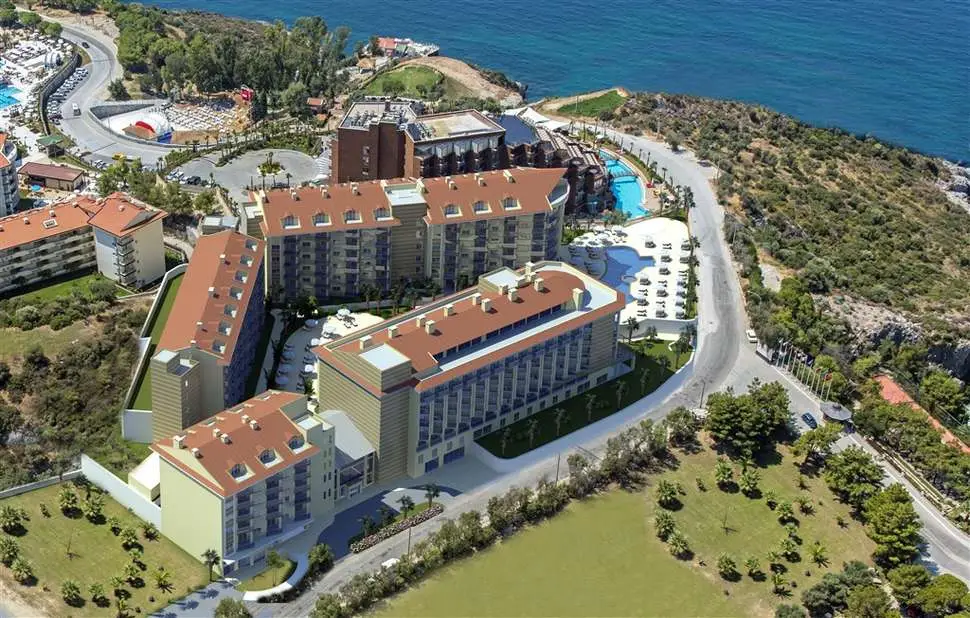 Ramada-hotel-suites-kusadasi-turkije-1-