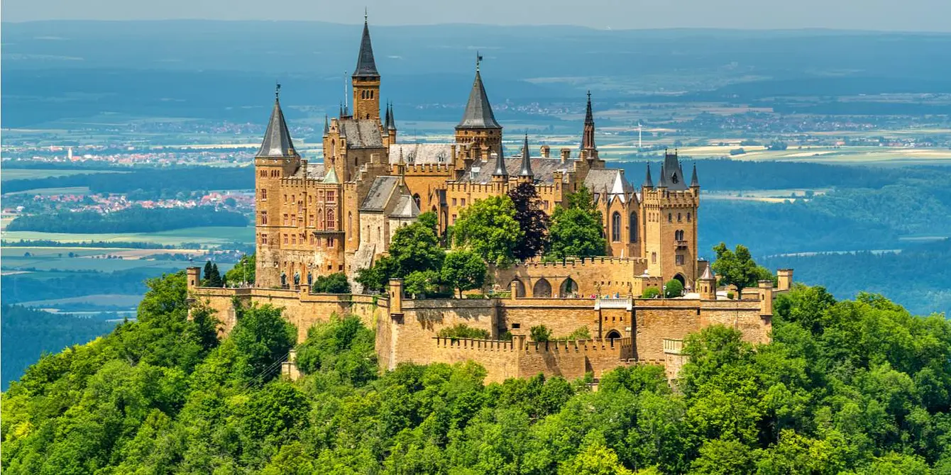 Burg Hohenzollern op bergtop