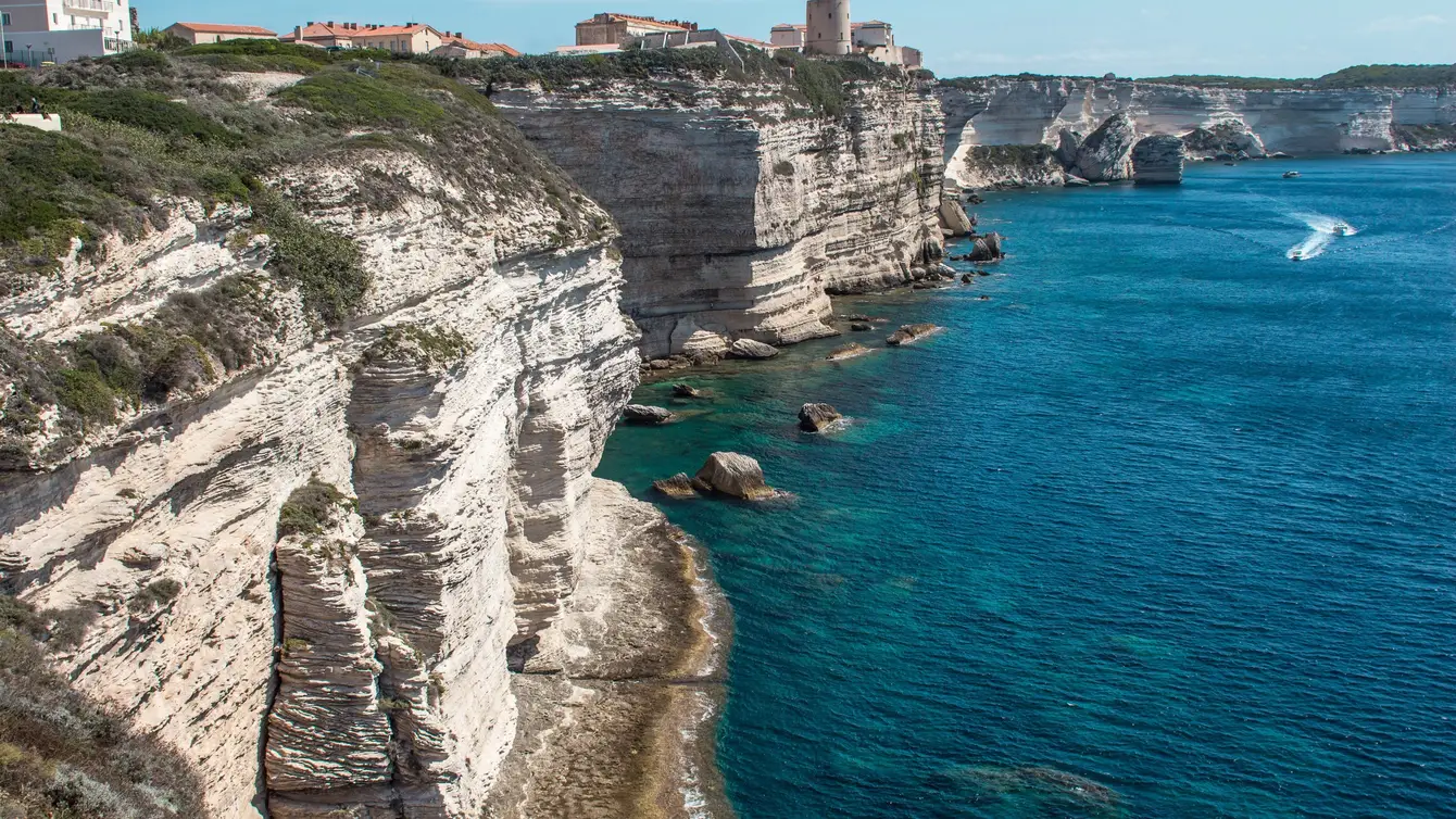 Kust bij Corsica